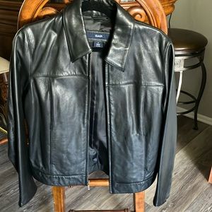 Gap vintage woman’s leather jacket M. Ex.cond No rips or stains .Smoke pet free.